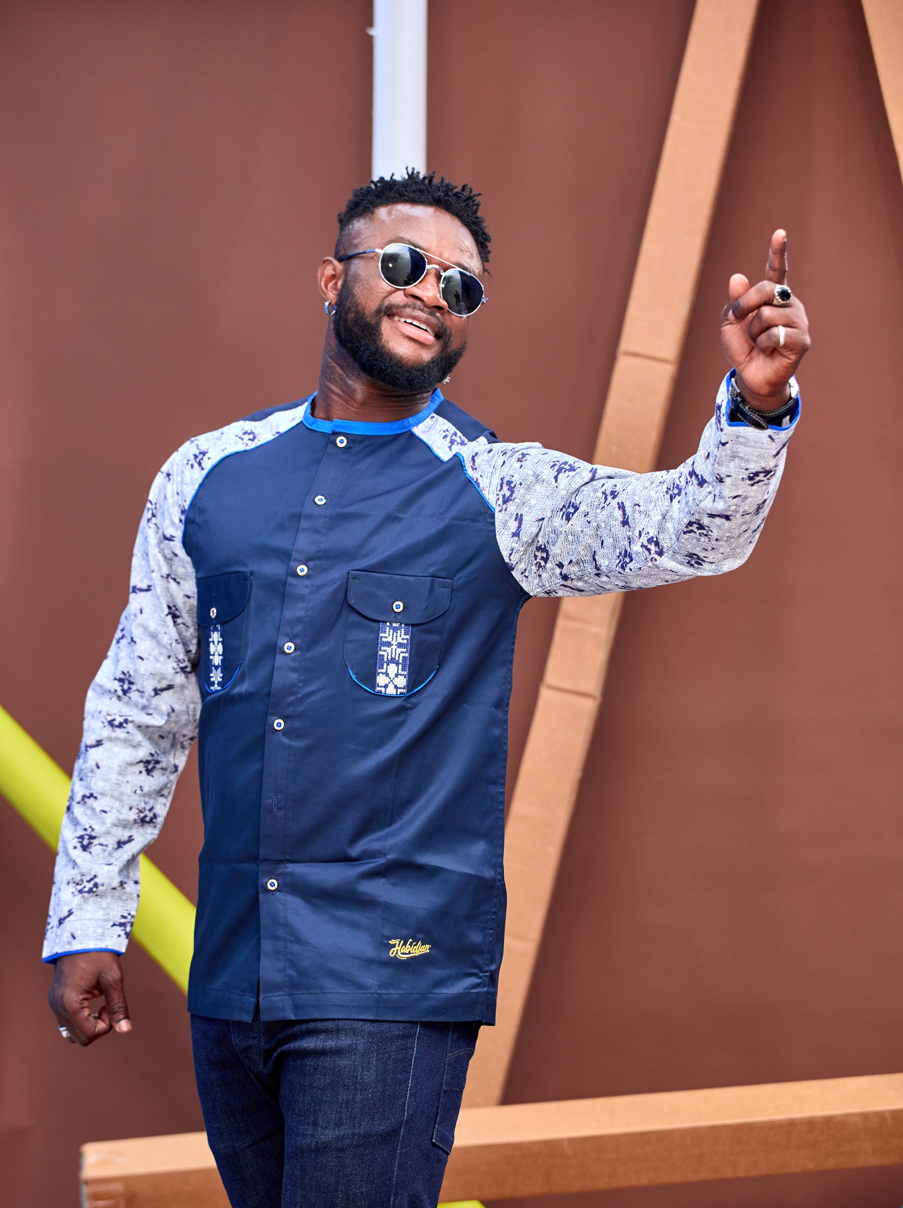 Chemise HABI’DJAN – Bleu Nuit & Manches Imprimées Contrastées