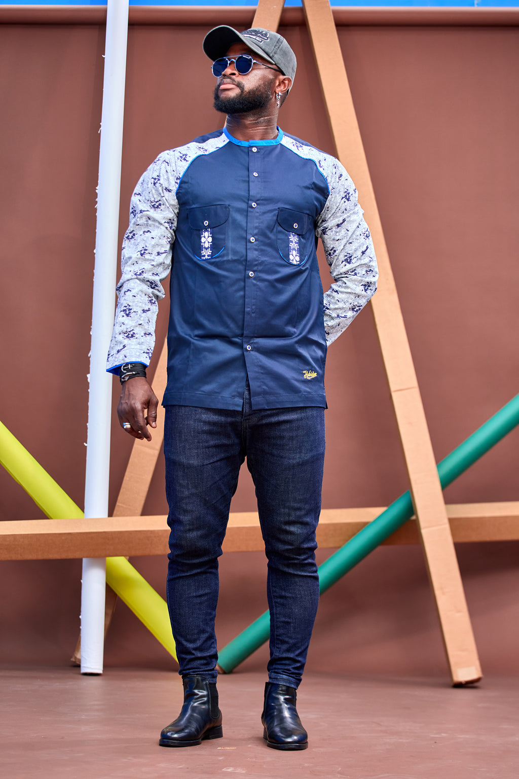 Chemise HABI’DJAN – Bleu Nuit & Manches Imprimées Contrastées