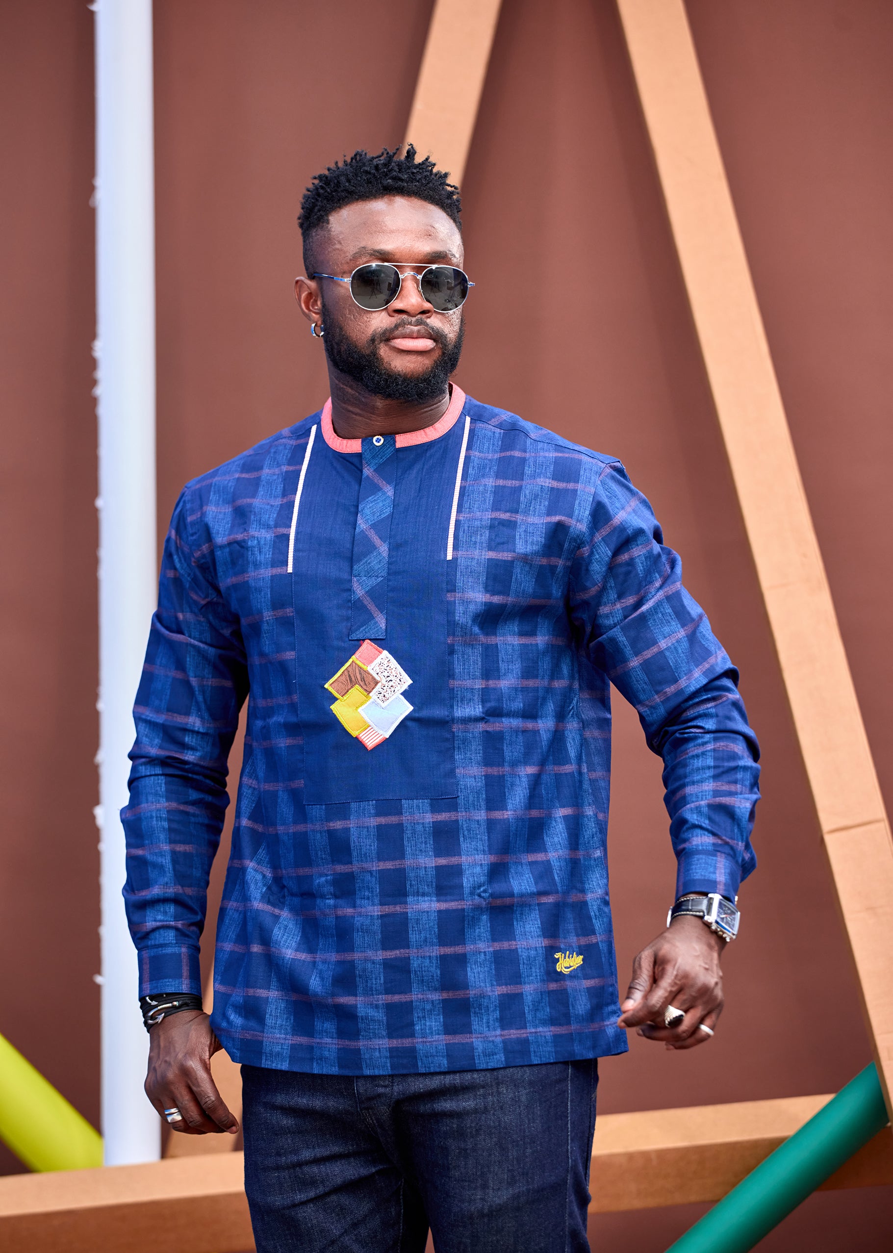 Chemise HABI’DJAN – Élégance Bleue à Contraste Minimaliste