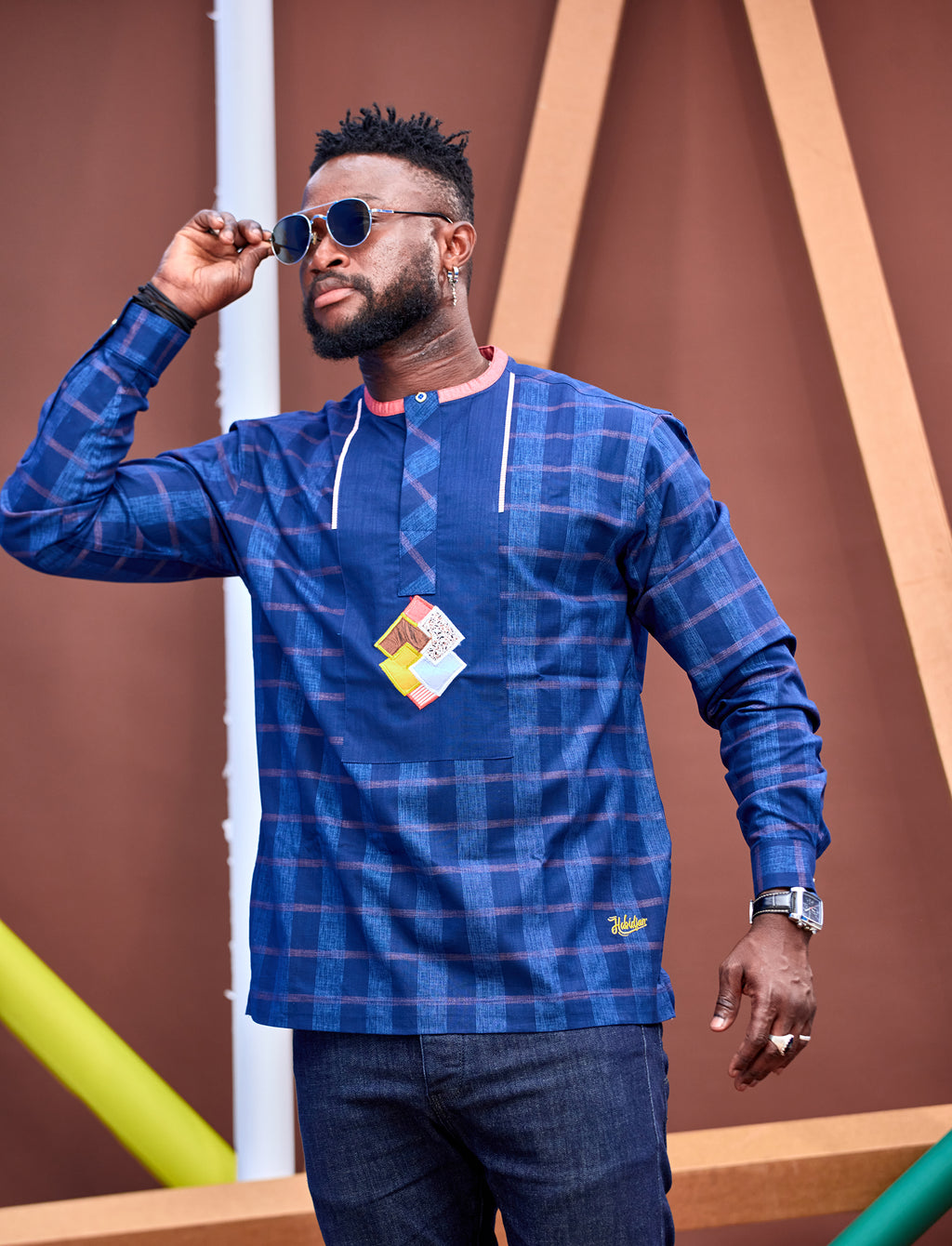 Chemise HABI’DJAN – Élégance Bleue à Contraste Minimaliste